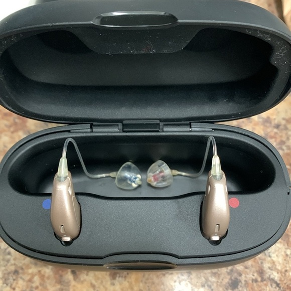 NWOT Oticon Hearing AIDS and accessories - Picture 5 of 9